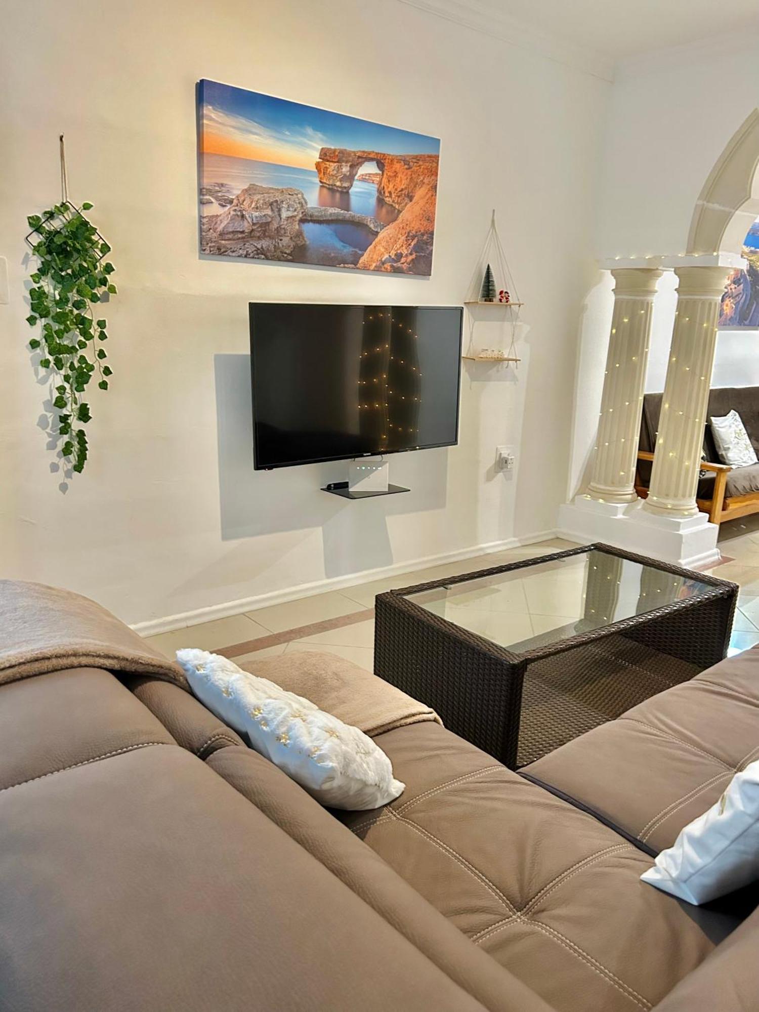 Beach Front 3-Bedroom Holiday Home Mellieħa Exterior foto